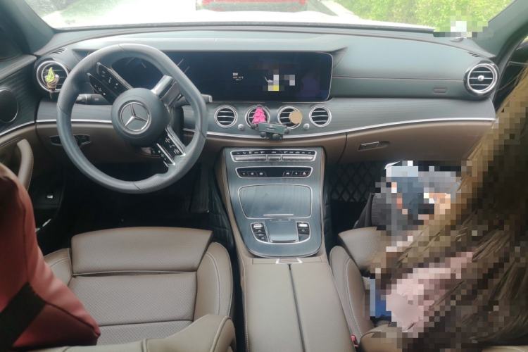 Used Mercedes-Benz E-Class 2022 E 260 L Center Console