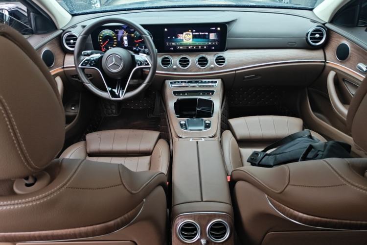 Used Mercedes-Benz E-Class 2022 E 260 L Center Console