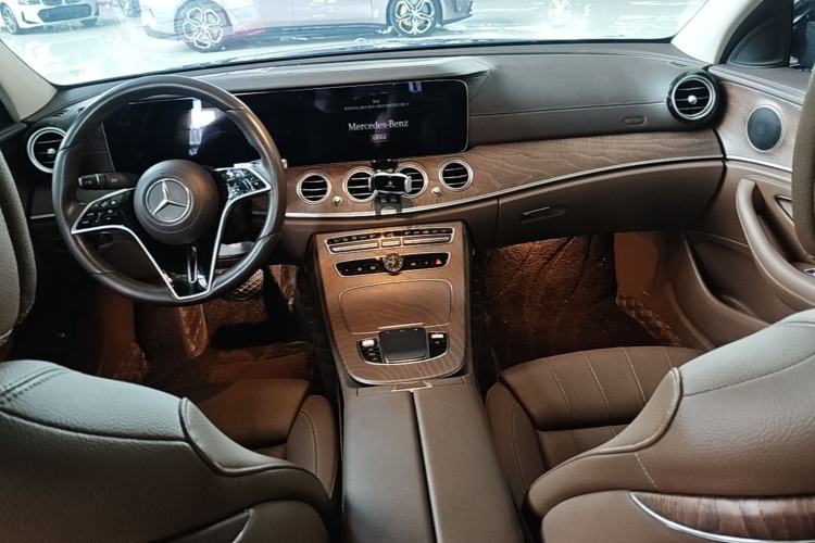 Used Mercedes-Benz E-Class 2022 Second Facelift E 260 L Center Console