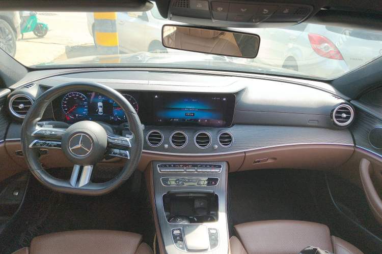 Used Mercedes-Benz E-Class 2022 E 260 L Sport Edition Center Console