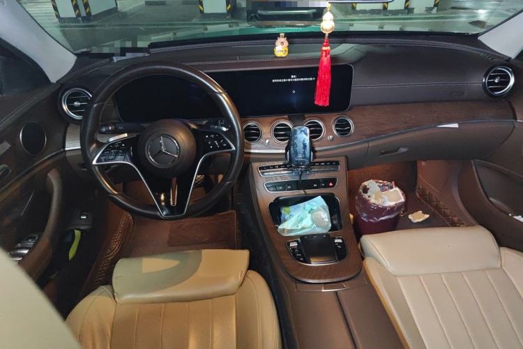 Used Mercedes-Benz E-Class 2022 Second Facelift E 300 L Fashion Edition Center Console