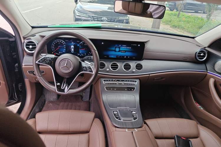 Used Mercedes-Benz E-Class 2022 Updated E 300 L Luxury Edition Center Console