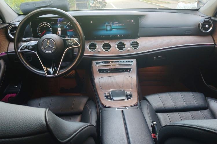 Used Mercedes-Benz E-Class 2022 Updated E 300 L Luxury Edition Center Console