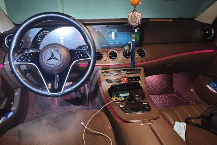 Used Mercedes-Benz E-Class 2022 E 300 L Premium Edition Center Console