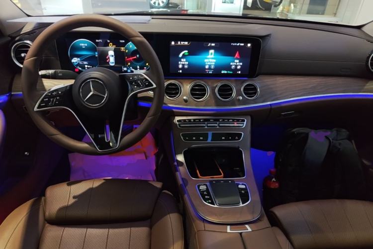 Used Mercedes-Benz E-Class 2022 E 260 L Center Console