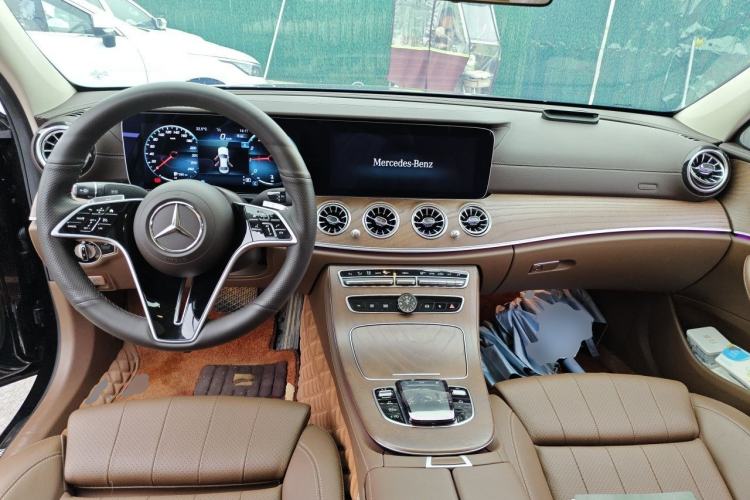 Used Mercedes-Benz E-Class 2022 E 260 L Center Console