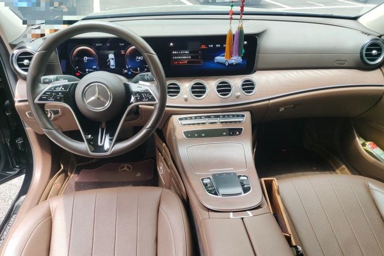 Used Mercedes-Benz E-Class 2022 E 300 L Luxury Model Center Console
