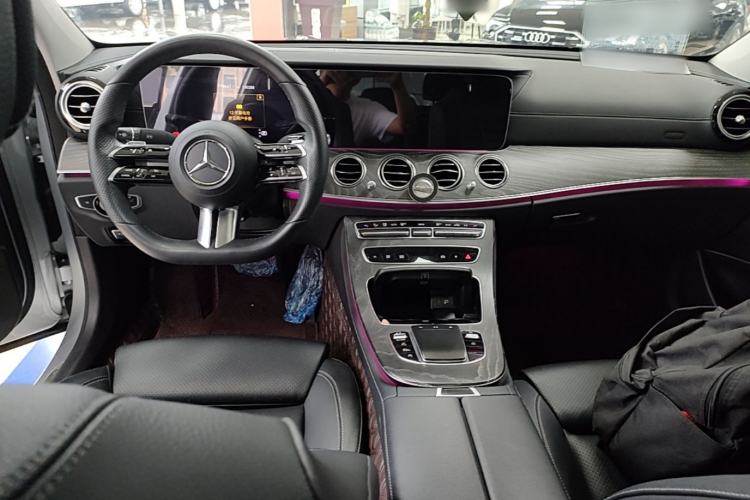 Used Mercedes-Benz E-Class 2022 E 260 L Sport Edition Center Console