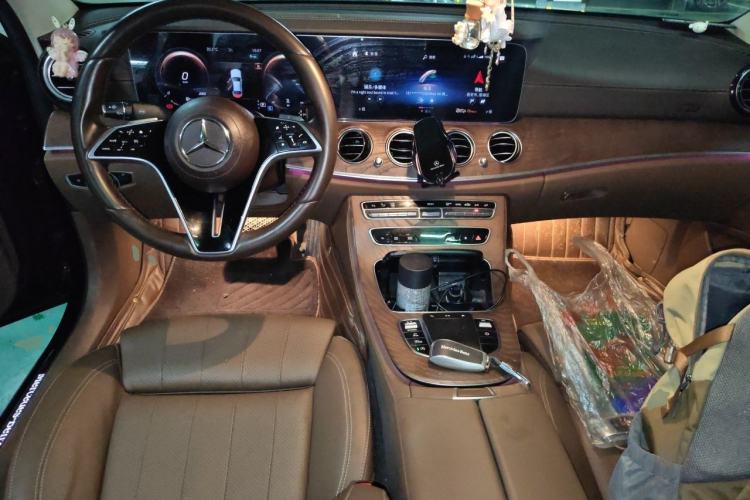 Used Mercedes-Benz E-Class 2022 Second Facelift E 300 L Fashion Edition Center Console