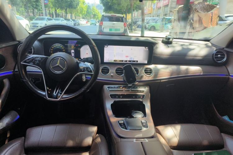 Used Mercedes-Benz E-Class 2022 E 260 L Center Console