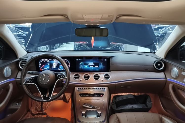 Used Mercedes-Benz E-Class 2022 E 300 L Luxury Model Center Console