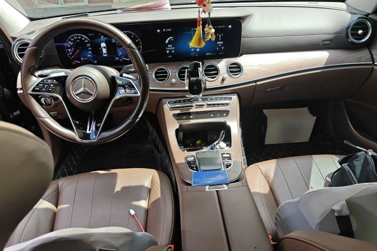 Used Mercedes-Benz E-Class 2022 Revised Version E 300 L Fashion Edition Center Console