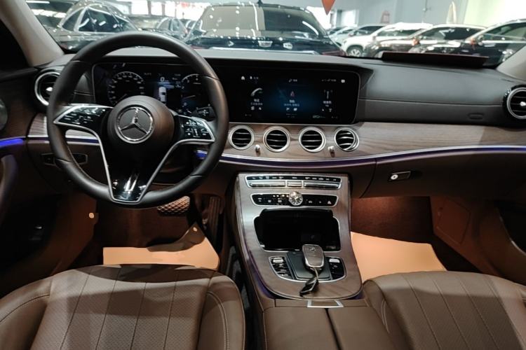Used Mercedes-Benz E-Class 2022 Revised Version E 300 L Fashion Edition Center Console