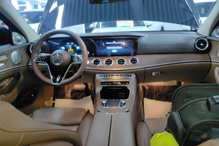 Used Mercedes-Benz E-Class 2022 Second Facelift E 300 L Luxury Edition Center Console
