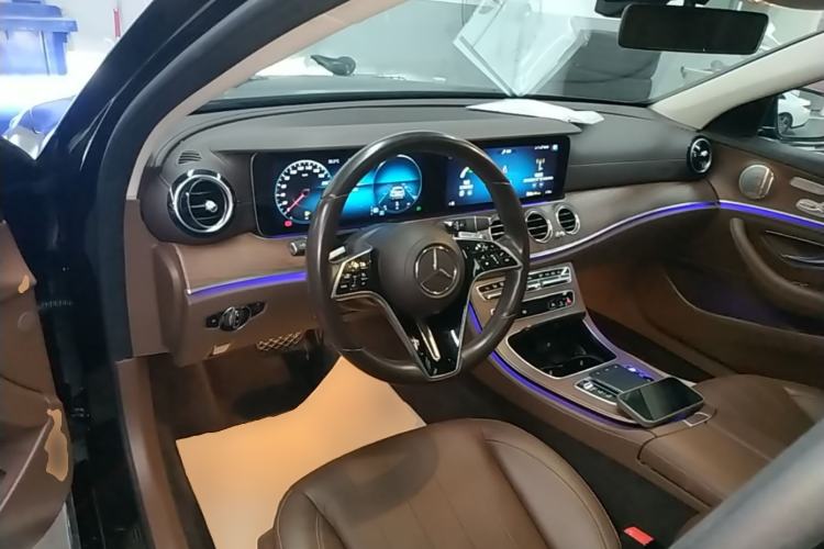 Used Mercedes-Benz E-Class 2022 E 300 L Luxury Model Center Console