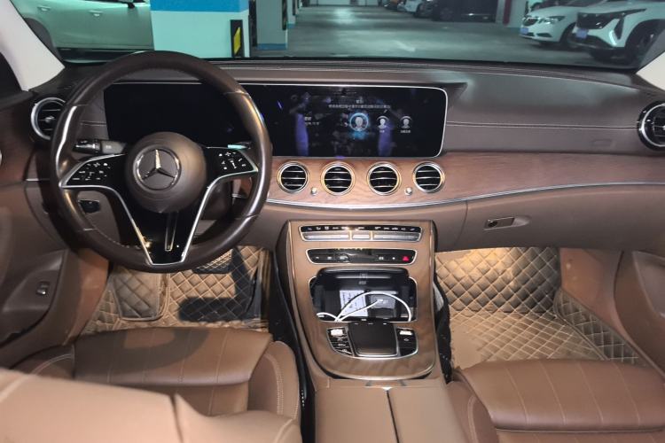 Used Mercedes-Benz E-Class 2022 E 260 L Center Console