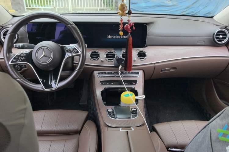 Used Mercedes-Benz E-Class 2022 E 260 L Center Console
