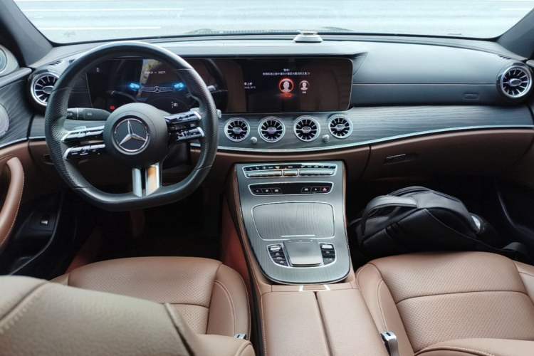 Used Mercedes-Benz E-Class 2022 Revised Version E 300 L Sporty and Stylish Edition Center Console