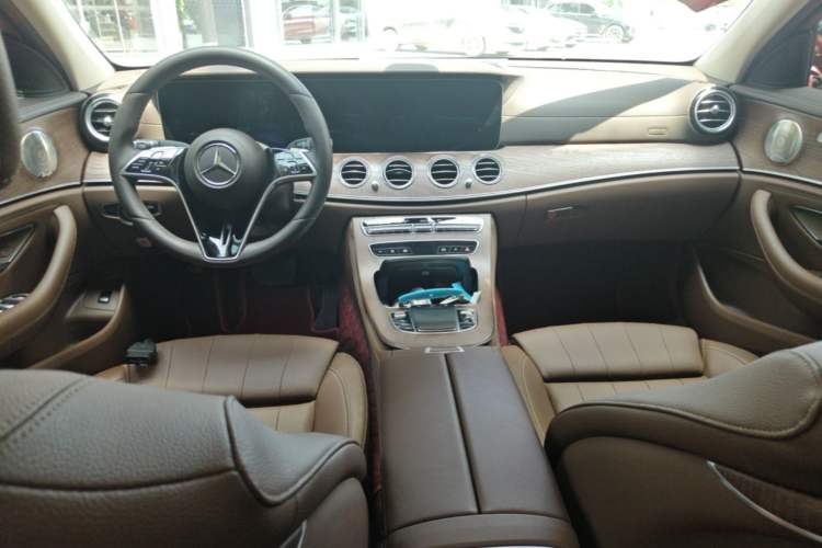 Used Mercedes-Benz E-Class 2022 Updated E 300 L Luxury Edition Center Console