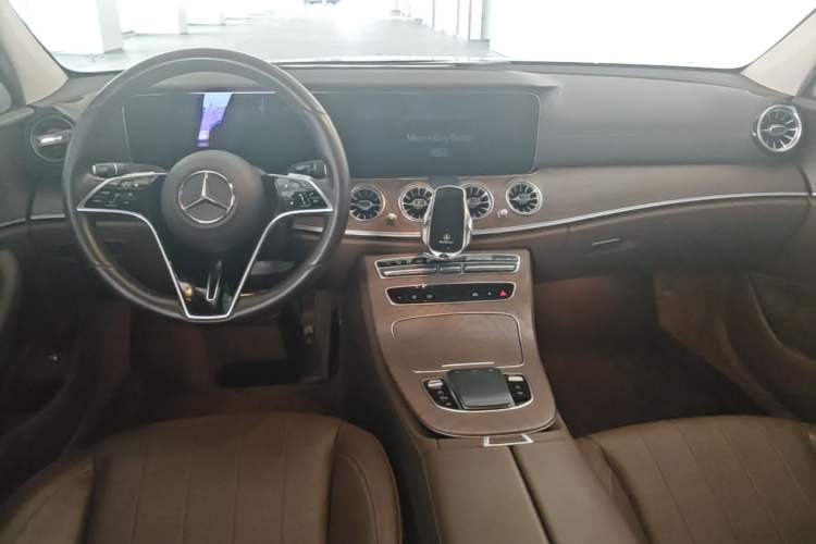 Used Mercedes-Benz E-Class 2022 Second Facelift E 300 L Luxury Edition Center Console