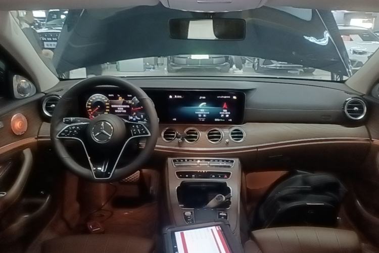 Used Mercedes-Benz E-Class 2022 E 300 L Luxury Model Center Console