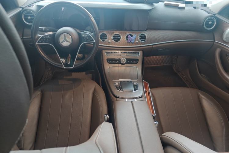Used Mercedes-Benz E-Class 2022 Updated E 300 L Luxury Edition Center Console