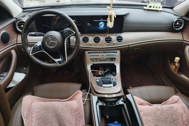 Used Mercedes-Benz E-Class 2022 Second Facelift E 260 L Center Console