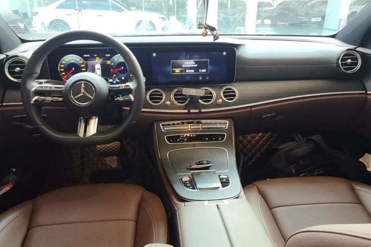 Used Mercedes-Benz E-Class 2022 Revised Version E 300 L Sporty and Stylish Edition Center Console
