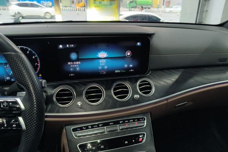 Used Mercedes-Benz E-Class 2022 E 260 Stylish Sports Edition Center Console