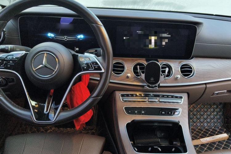 Used Mercedes-Benz E-Class 2022 E 260 L Center Console