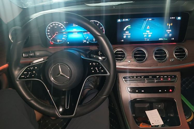 Used Mercedes-Benz E-Class 2022 Revised Version E 300 L Fashion Edition Center Console
