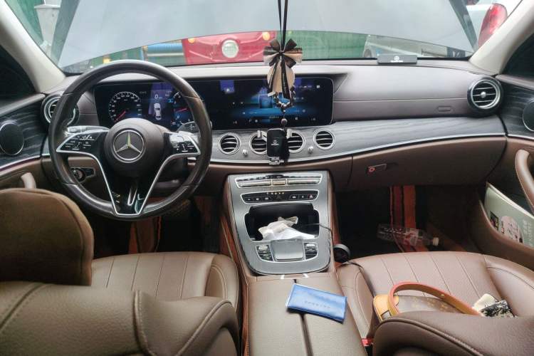 Used Mercedes-Benz E-Class 2022 Revised Version E 300 L Fashion Edition Center Console