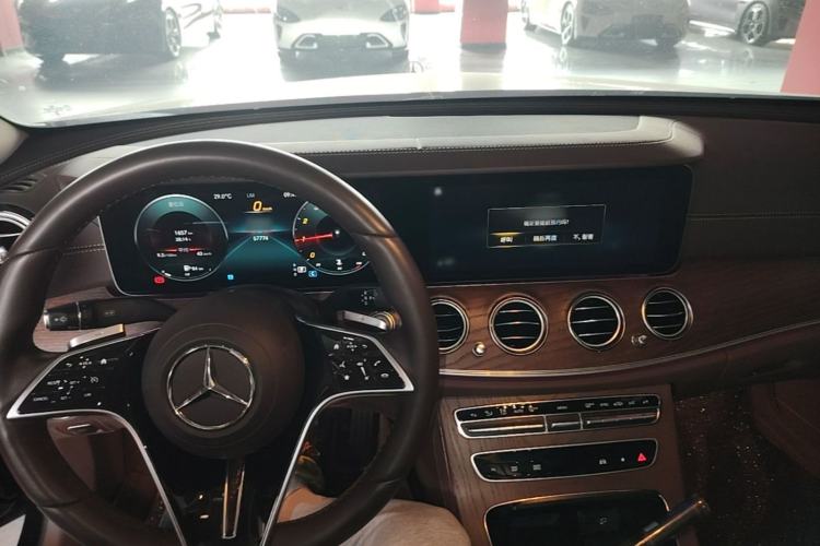 Used Mercedes-Benz E-Class 2022 Second Facelift E 300 L Fashion Edition Center Console
