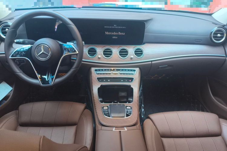 Used Mercedes-Benz E-Class 2022 Second Facelift E 300 L Fashion Edition Center Console