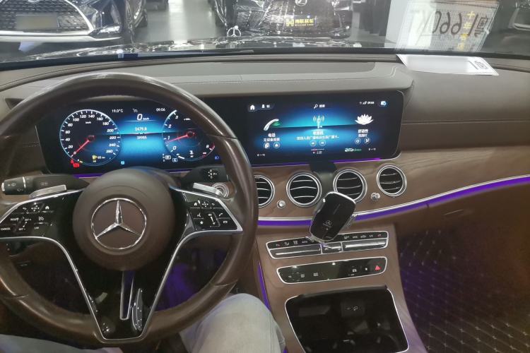 Used Mercedes-Benz E-Class 2022 Revised Version E 300 L Fashion Edition Center Console