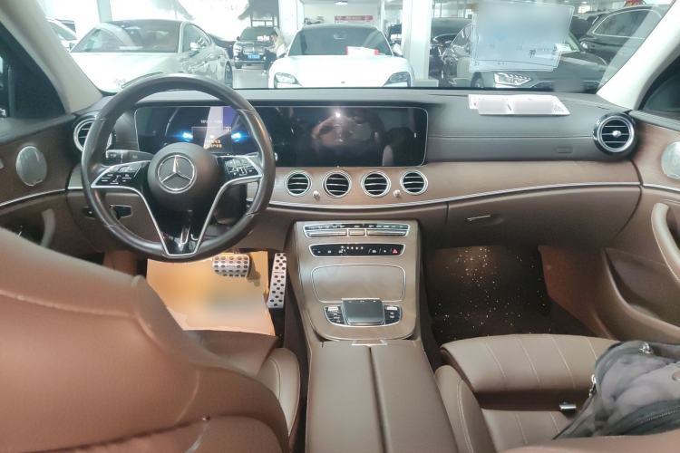 Used Mercedes-Benz E-Class 2022 Second Facelift E 300 L Luxury Edition Center Console