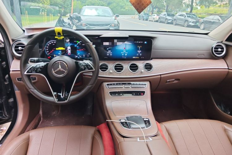 Used Mercedes-Benz E-Class 2022 E 300 L Luxury Model Center Console