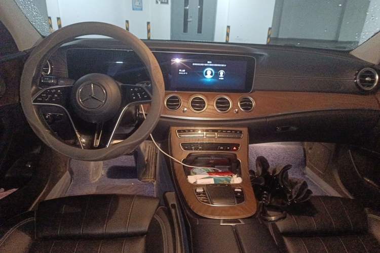 Used Mercedes-Benz E-Class 2022 E 260 L Center Console