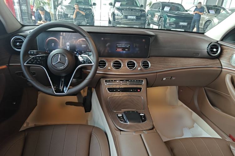 Used Mercedes-Benz E-Class 2022 Revised Version E 300 L Luxury Edition Center Console