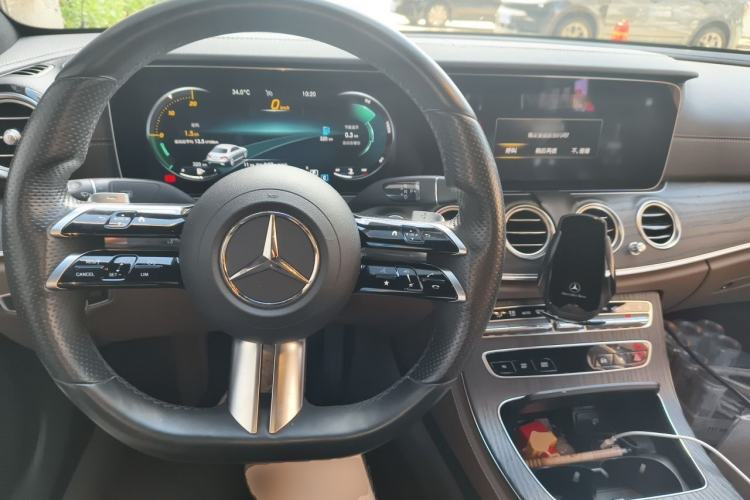 Used Mercedes-Benz E-Class 2022 Revised Version E 300 L Sport Luxury Edition Center Console