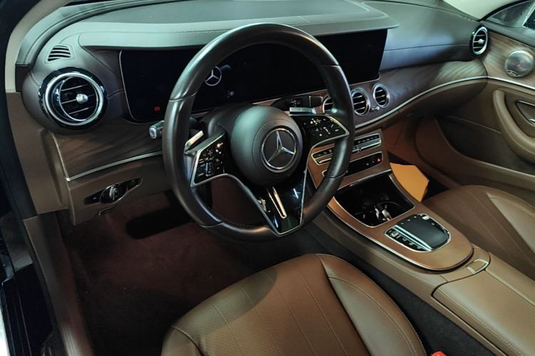 Used Mercedes-Benz E-Class 2022 Revised Version E 300 L Fashion Edition Center Console