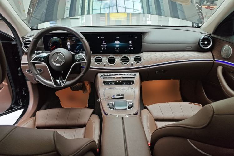 Used Mercedes-Benz E-Class 2022 Second Facelift E 300 L Luxury Edition Center Console