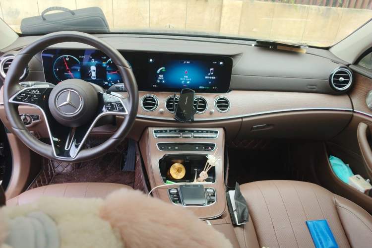Used Mercedes-Benz E-Class 2022 Revised Version E 300 L Fashion Edition Center Console