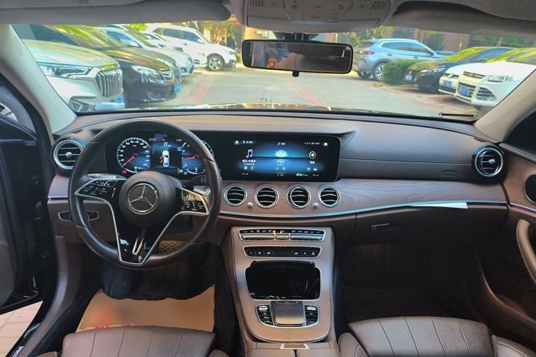 Used Mercedes-Benz E-Class 2022 E 260 L Center Console