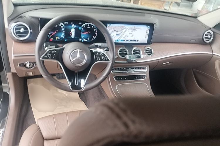 Used Mercedes-Benz E-Class 2022 Updated E 260 L Center Console