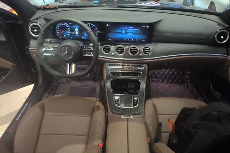Used Mercedes-Benz E-Class 2022 Revised Version E 300 L Sport Luxury Edition Center Console