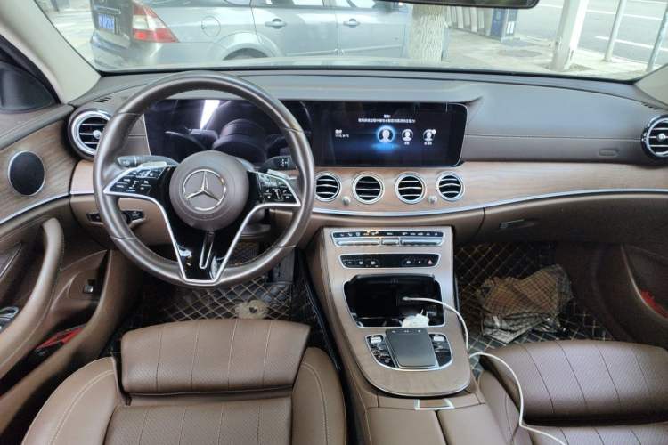 Used Mercedes-Benz E-Class 2022 Second Facelift E 300 L Fashion Edition Center Console