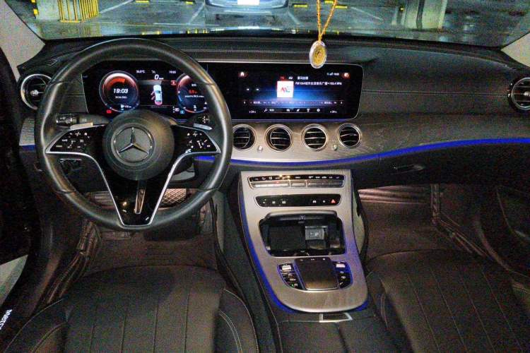 Used Mercedes-Benz E-Class 2022 E 300 L Luxury Model Center Console