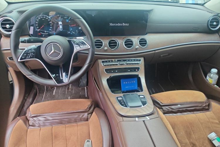 Used Mercedes-Benz E-Class 2022 Second Facelift E 300 L Fashion Edition Center Console