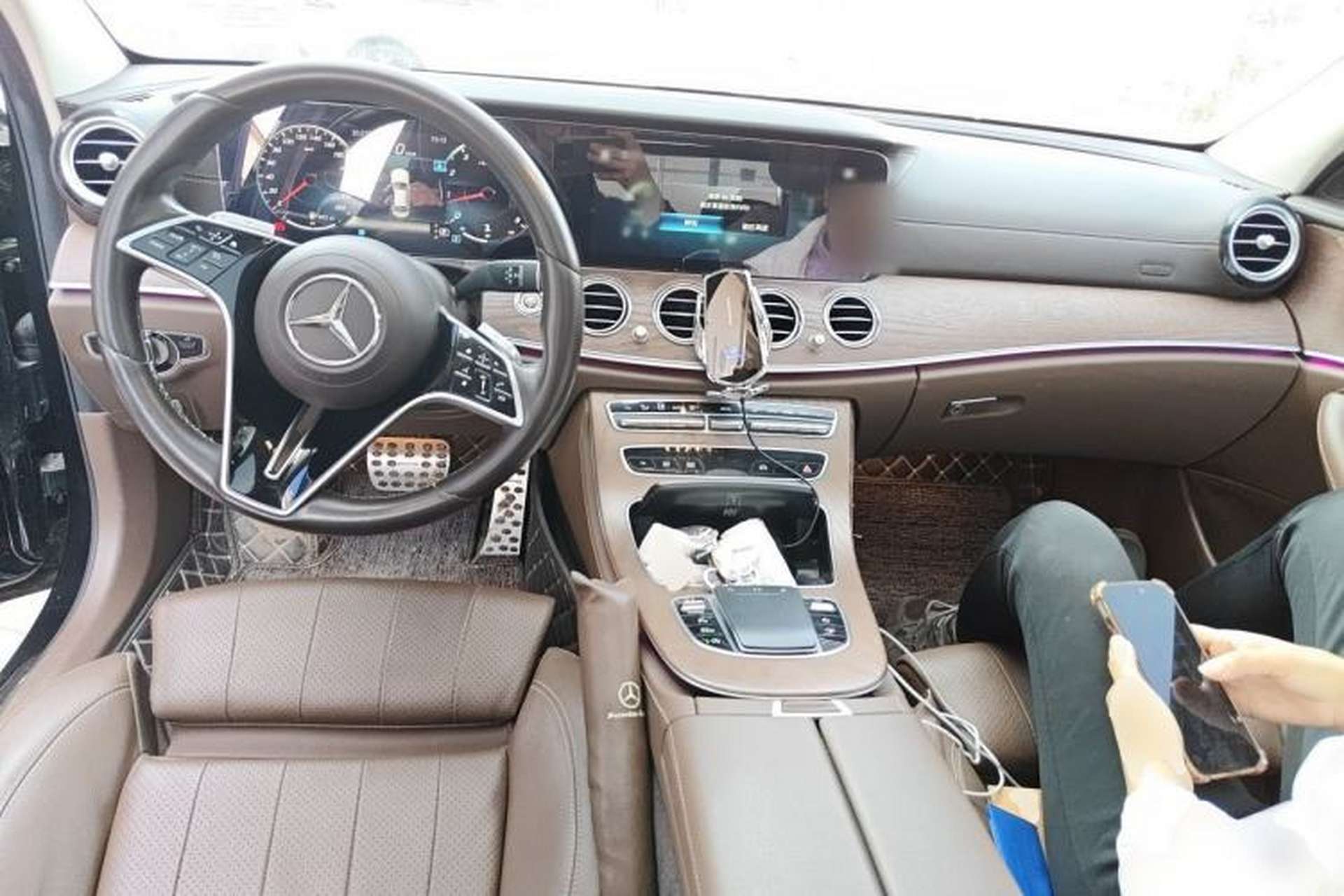 Used Mercedes-Benz E-Class 2022 Second Facelift E 300 L Luxury Edition Center Console